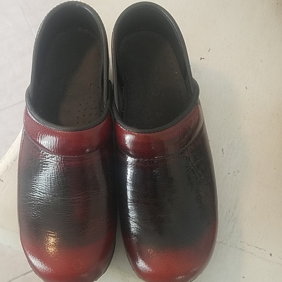 Clogs - Picture 2 of 4